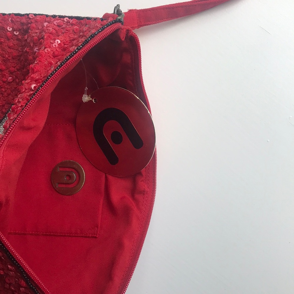 Red Eye Pouch - Picture 5 of 5